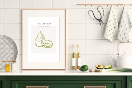 Aranżacja kuchni z plakatem przedstawiającym owoc avocado z napisem The kitchen avokado