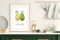 Aranżacja kuchni. Plakat oprawiony w ramkę na blacie kuchennym przedstawiający dwa przytulone owoce avocado  z napisem